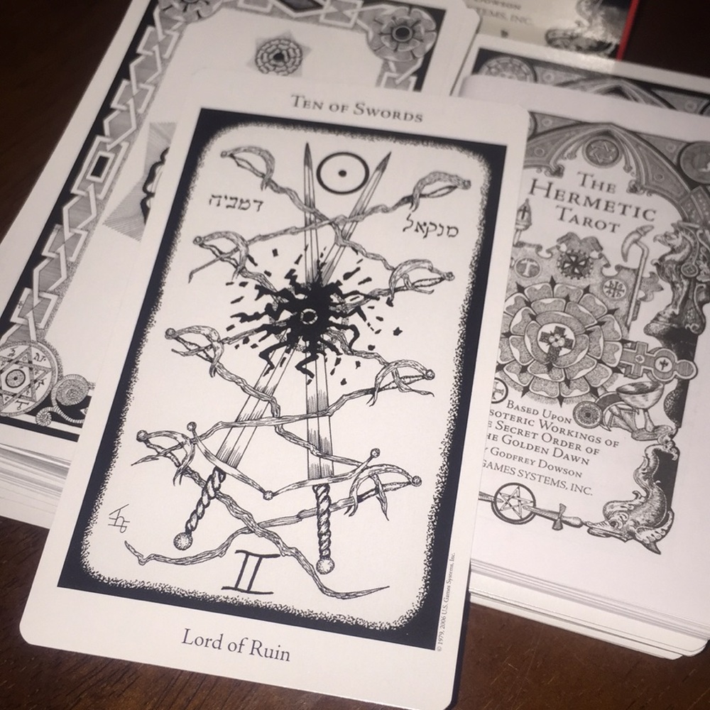 🌟New Red Box: Hermetic Tarot - Picture 3 of 9